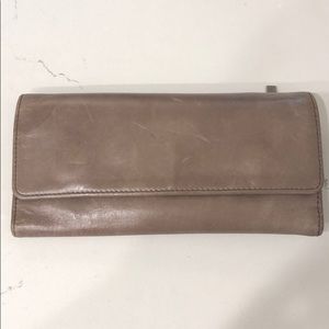 Hobo Sadie Wallet in Ash color
